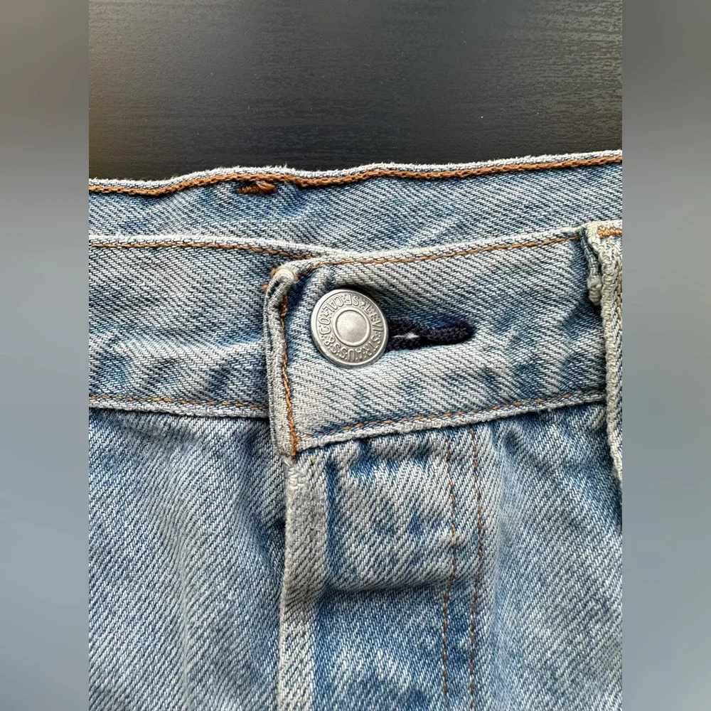 Levi’s Premium Lightwash Distressed Ribbed 501 Jean Shorts Size W30 EUC - Picture 4 of 11